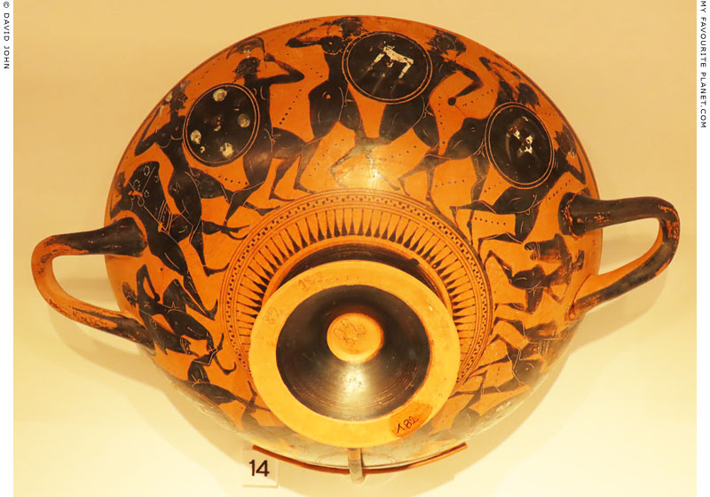 A battle scene on an Attic black-figure kylix in Polygyros at My Favourite Planet