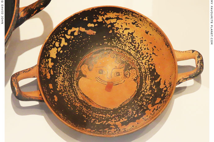 Gorgoneion on a kylix in Polygyros at My Favourite Planet